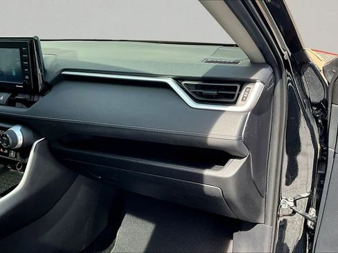 Used 2021 Toyota RAV4 XLE w/ Convenience Package image 24