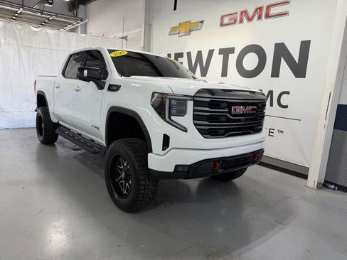 Used 2024 GMC Sierra 1500 AT4 w/ Technology Package AWD/4WD image 2