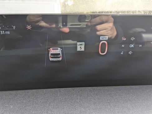 New 2025 Ford Expedition Active image 32