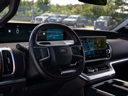 Used 2025 Ford Expedition Tremor AWD/4WD image 23