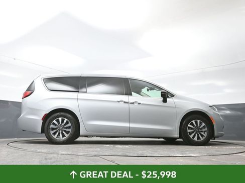 Used 2024 Chrysler Pacifica Limited FWD image 51