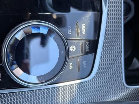 Used 2022 BMW X6 xDrive40i AWD/4WD image 33