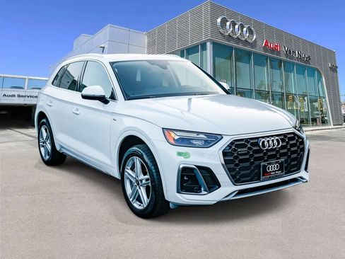 Used 2023 Audi Q5 e Premium w/ Convenience Package image 5