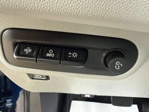 Used 2023 GMC Terrain SLT w/ Infotainment Package II AWD/4WD image 18