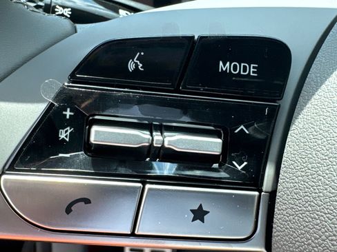 Certified 2025 Hyundai Elantra Sport image 23