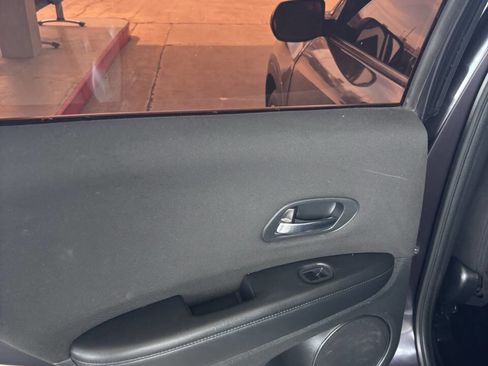 Used 2016 Honda HR-V LX image 21