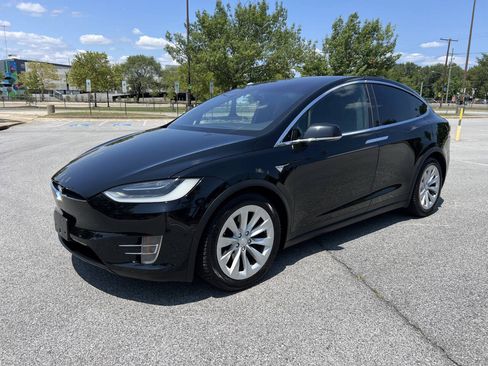 Used 2017 Tesla Model X 75D AWD/4WD image 2