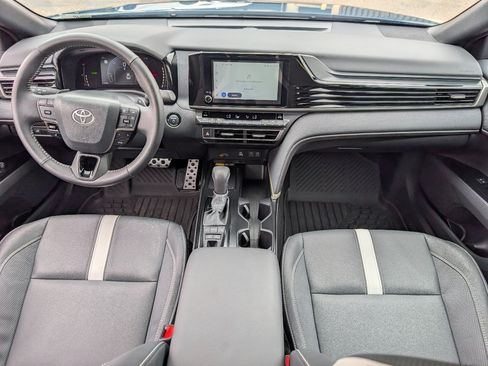 Used 2026 Toyota Camry SE w/ Convenience Package FWD image 4