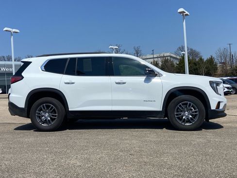 Used 2025 GMC Acadia Elevation image 4