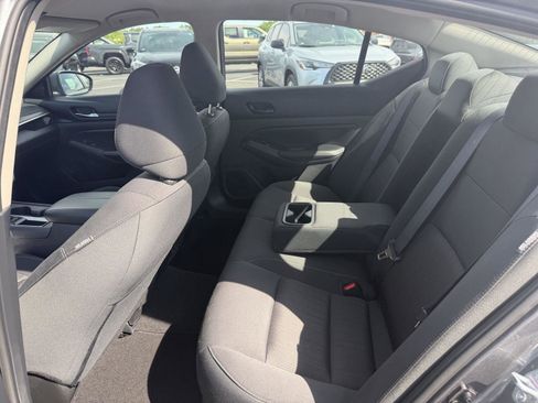 Used 2025 Nissan Altima 2.5 SV FWD image 14