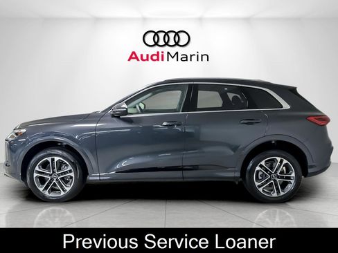 Used 2025 Audi Q5 Premium w/ Convenience Package image 2