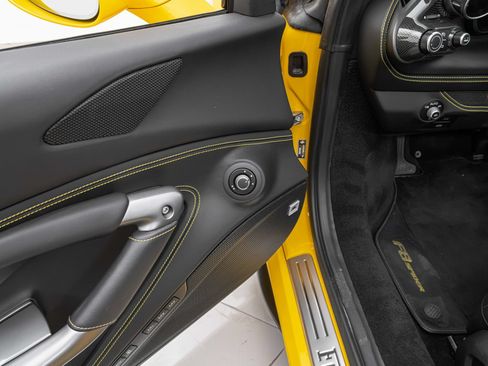 Certified 2021 Ferrari F8 Tributo RWD image 34