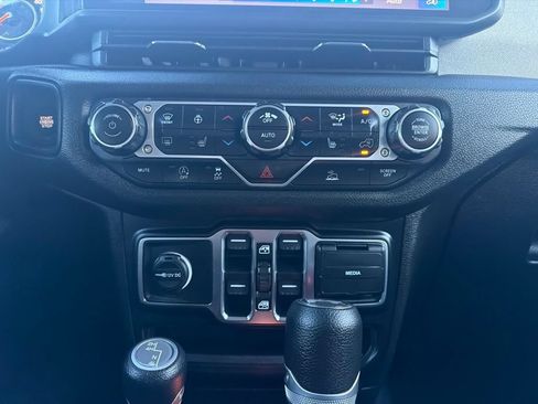 Used 2024 Jeep Wrangler Unlimited Sport AWD/4WD image 25