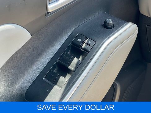 Used 2024 Toyota Highlander XLE FWD image 15
