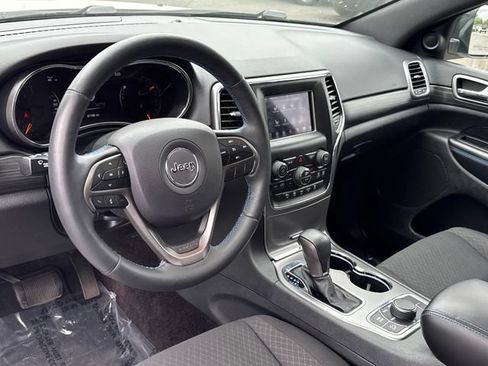 Used 2019 Jeep Grand Cherokee Laredo AWD/4WD image 16