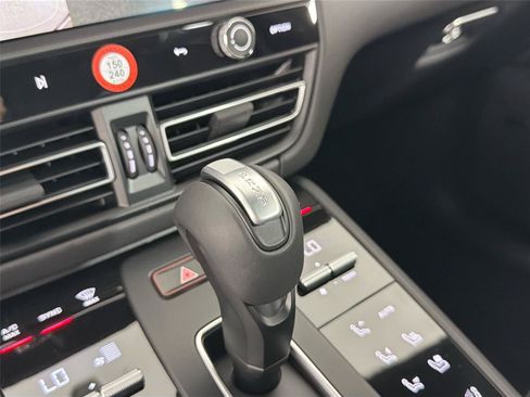Certified 2026 Porsche Macan AWD/4WD image 34