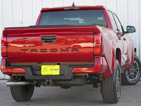 Used 2025 Toyota Tacoma TRD Sport image 5