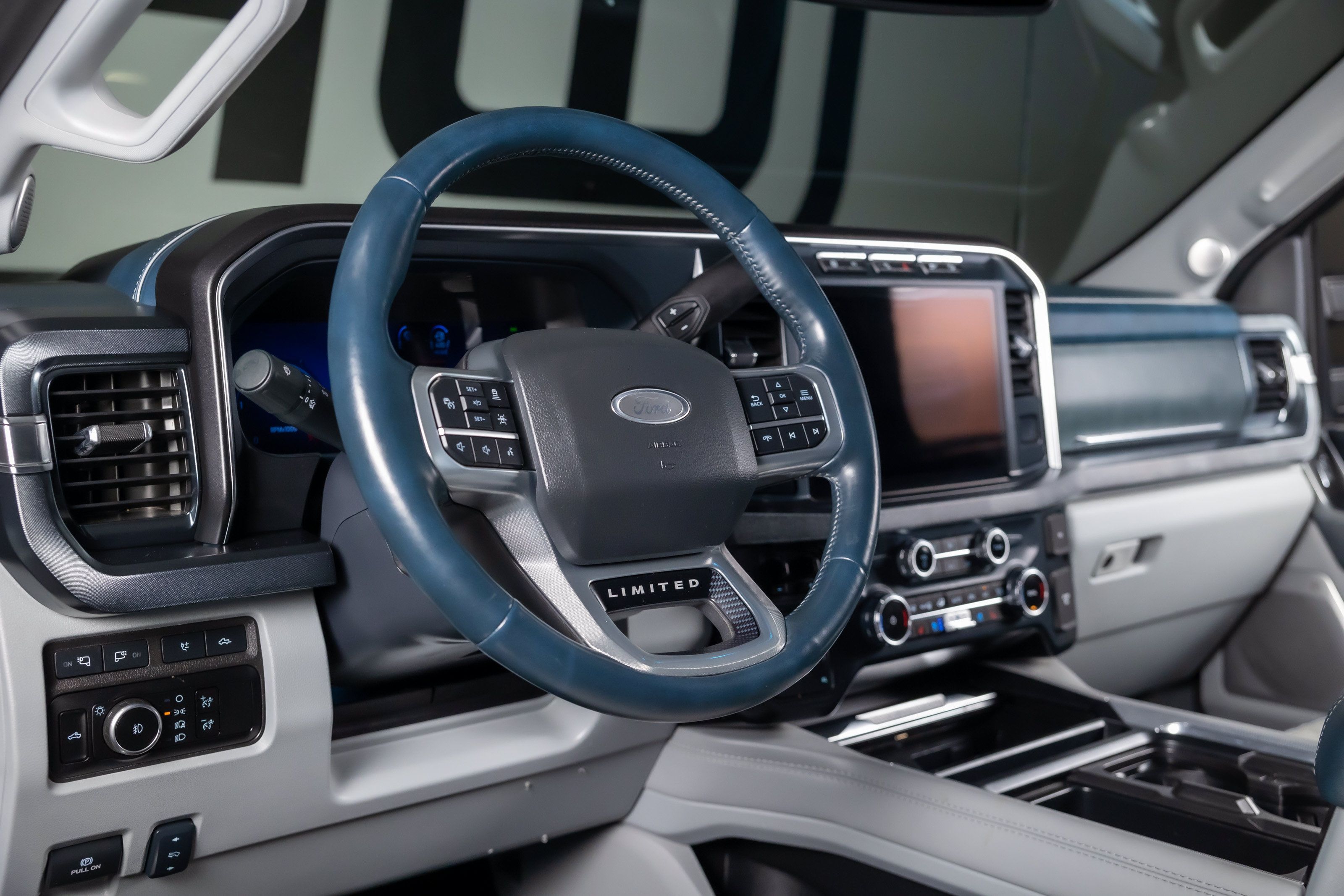Used 2024 Ford F450 Limited w/ FX4 Off-Road Package AWD/4WD image 28