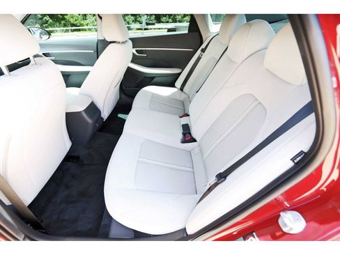 Used 2023 Hyundai Sonata SE FWD image 12