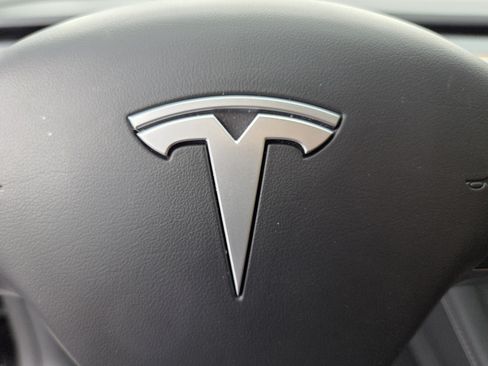 Used 2024 Tesla Model Y 2WD image 30
