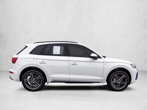 Used 2023 Audi Q5 e Premium Plus w/ Premium Plus Package image 4