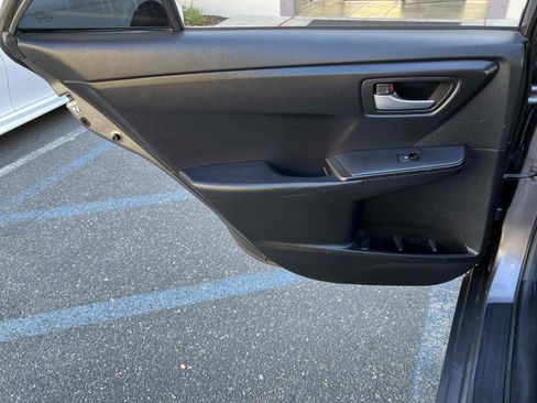 Used 2017 Toyota Camry SE w/ Moonroof Package image 68