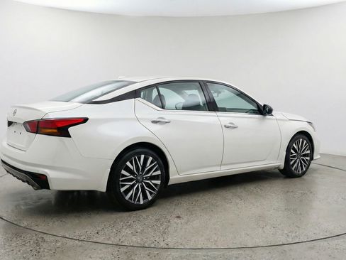 Used 2025 Nissan Altima 2.5 SV image 9