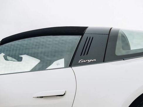 Used 2024 Porsche 911 Targa 4 w/ Premium Package image 11