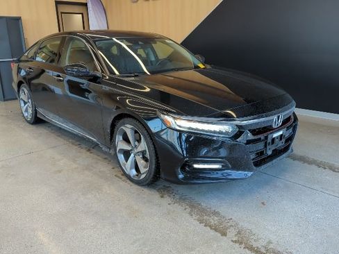 Used 2018 Honda Accord Touring image 11