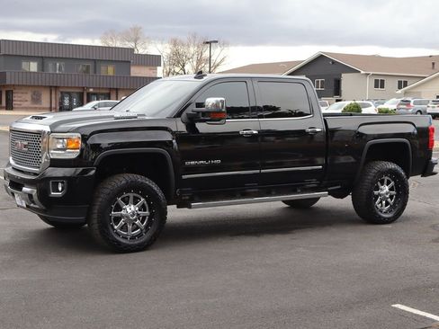 Used 2017 GMC Sierra 2500 Denali w/ Duramax Plus Package image 10