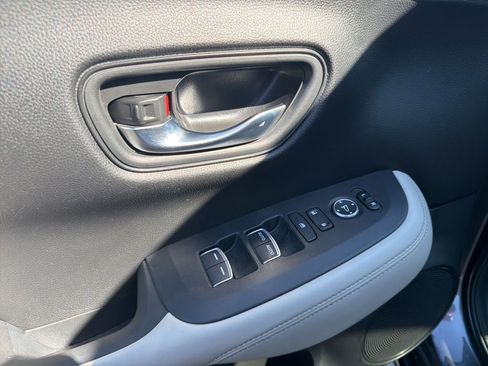 Certified 2023 Honda HR-V EX-L image 27