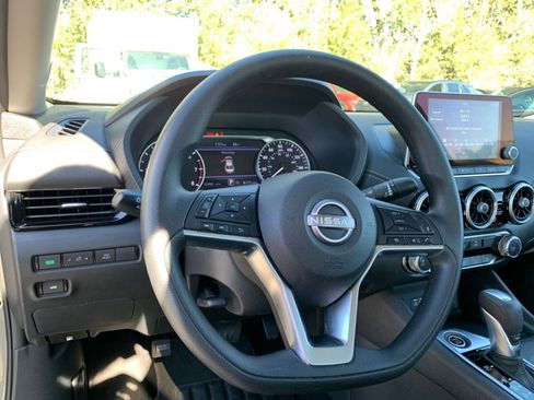 Used 2025 Nissan Sentra SV image 32