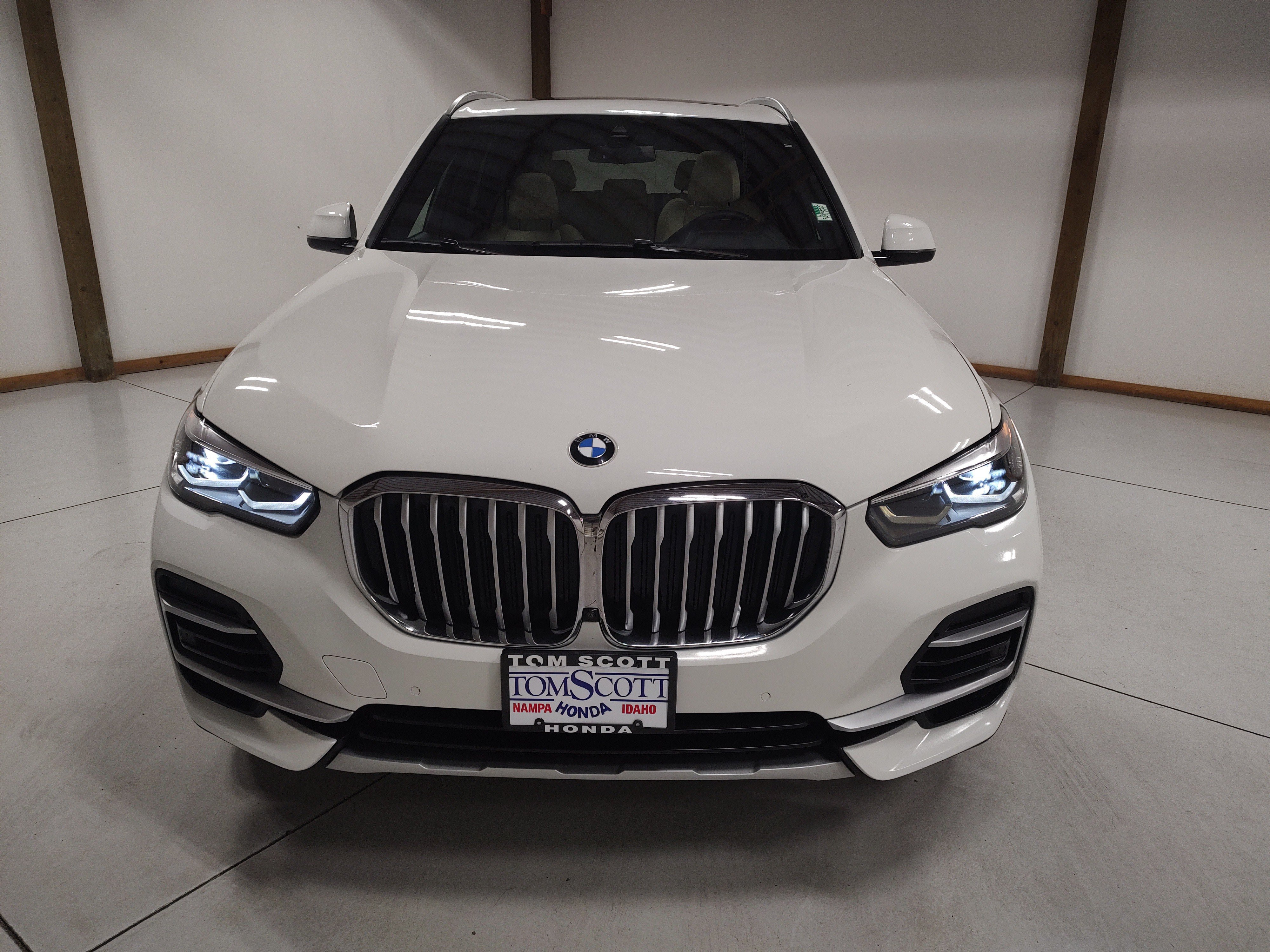 Used 2022 BMW X5 xDrive40i w/ Parking Assistance Package AWD/4WD image 3