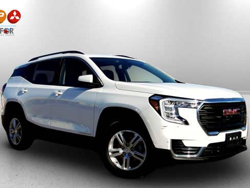 Used 2022 GMC Terrain SLE w/ Driver Convenience Package image 4