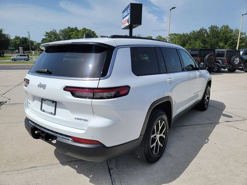 Used 2024 Jeep Grand Cherokee L Limited AWD/4WD image 5