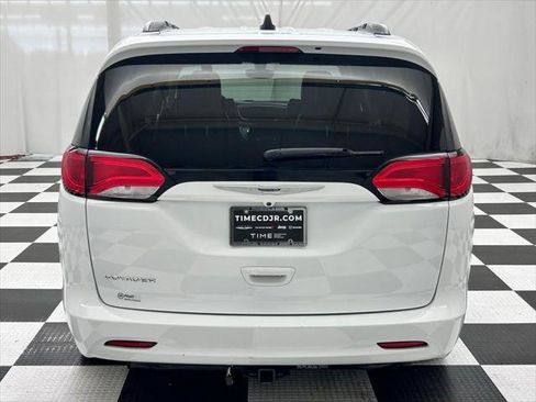 Certified 2021 Chrysler Voyager Lxi FWD image 6