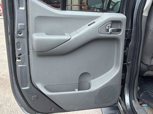 Used 2016 Nissan Frontier SV image 31