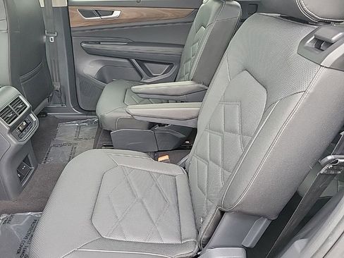 Used 2024 Volkswagen Atlas SE image 13