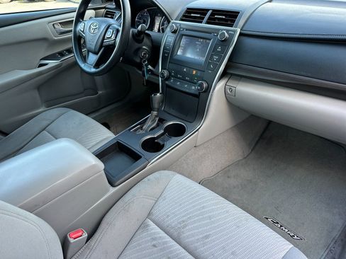 Used 2016 Toyota Camry LE FWD image 14