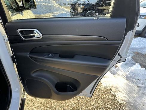 Certified 2019 Jeep Grand Cherokee Laredo image 23
