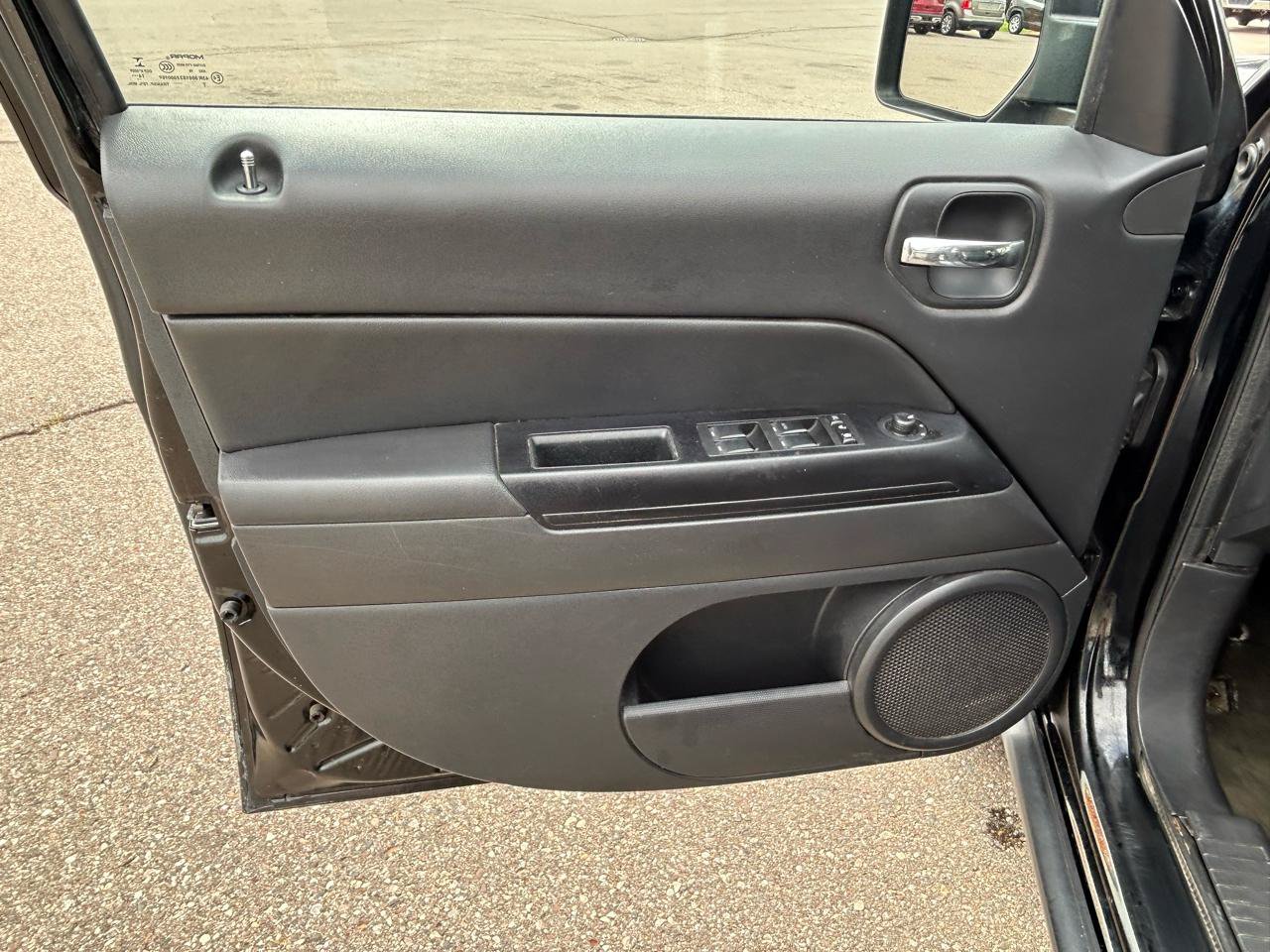 Used 2017 Jeep Patriot High Altitude AWD/4WD image 14