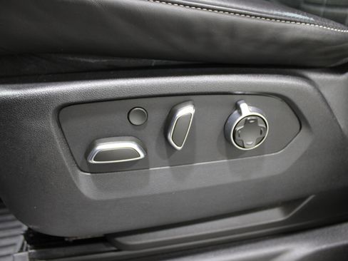 Certified 2024 Cadillac Escalade ESV Sport Platinum image 4