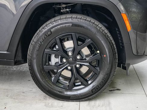 New 2026 Jeep Grand Cherokee Altitude image 11