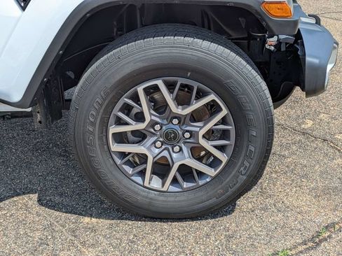 Used 2025 Jeep Wrangler Unlimited Sahara AWD/4WD image 11