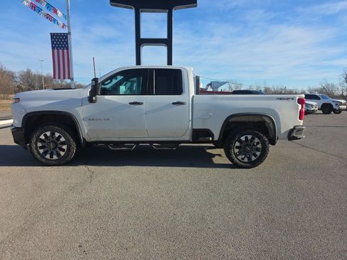 Used 2023 Chevrolet Silverado 2500 Custom w/ Custom Convenience Package image 9