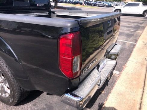 Used 2019 Nissan Frontier SL RWD image 10