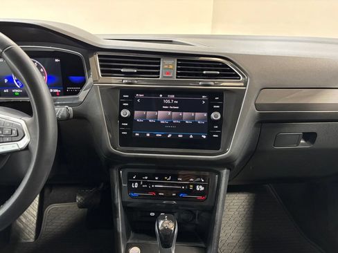Used 2023 Volkswagen Tiguan SE w/ Panoramic Sunroof Package AWD/4WD image 15