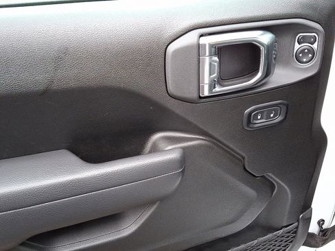 Certified 2025 Jeep Wrangler Willys image 12