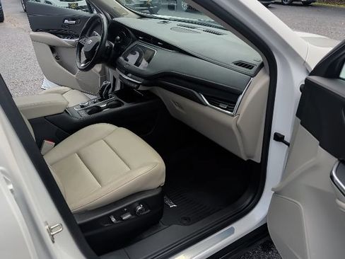 Used 2019 Cadillac XT4 Premium Luxury FWD image 31