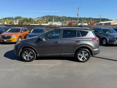 Used 2018 Toyota RAV4 XLE image 7